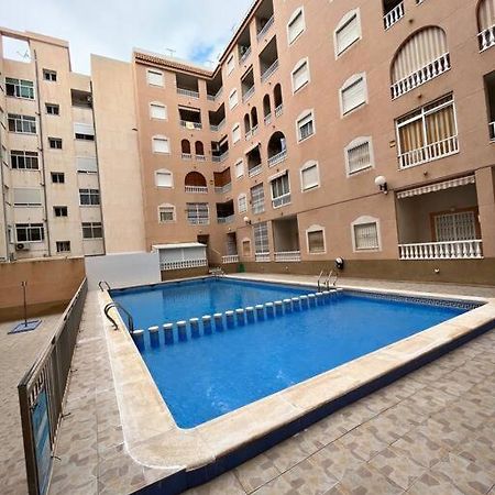 Cozy Apartment 5 Mins To Beach Torrevieja Exteriör bild