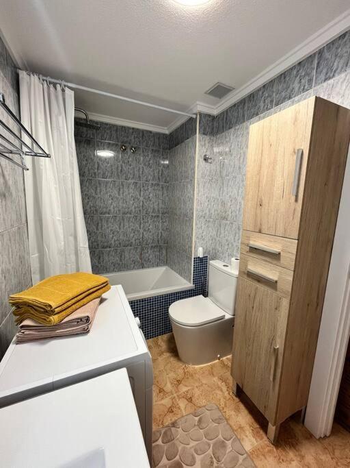 Cozy Apartment 5 Mins To Beach Torrevieja Exteriör bild
