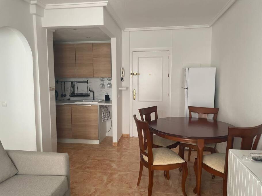 Cozy Apartment 5 Mins To Beach Torrevieja Exteriör bild
