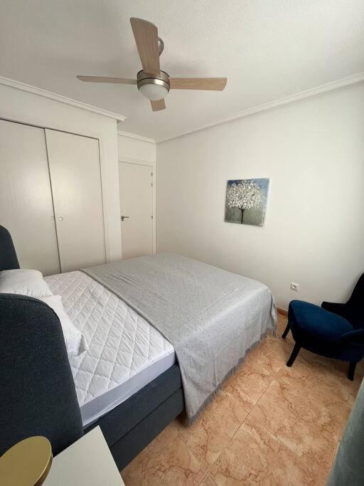 Cozy Apartment 5 Mins To Beach Torrevieja Exteriör bild