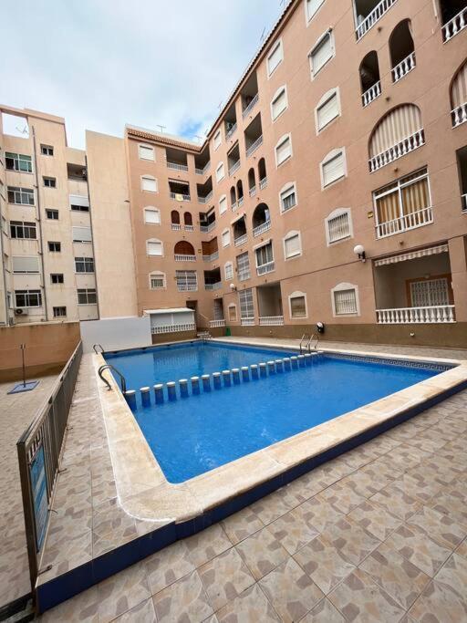 Cozy Apartment 5 Mins To Beach Torrevieja Exteriör bild